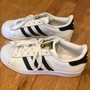 Adidas classic Superstar sneakers